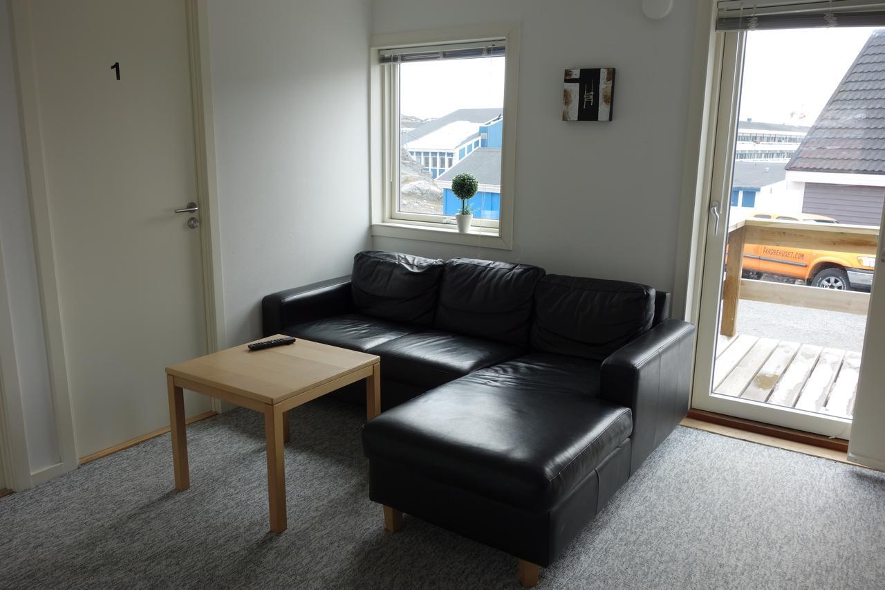 Vandrehuset 4 Nuuk Esterno foto
